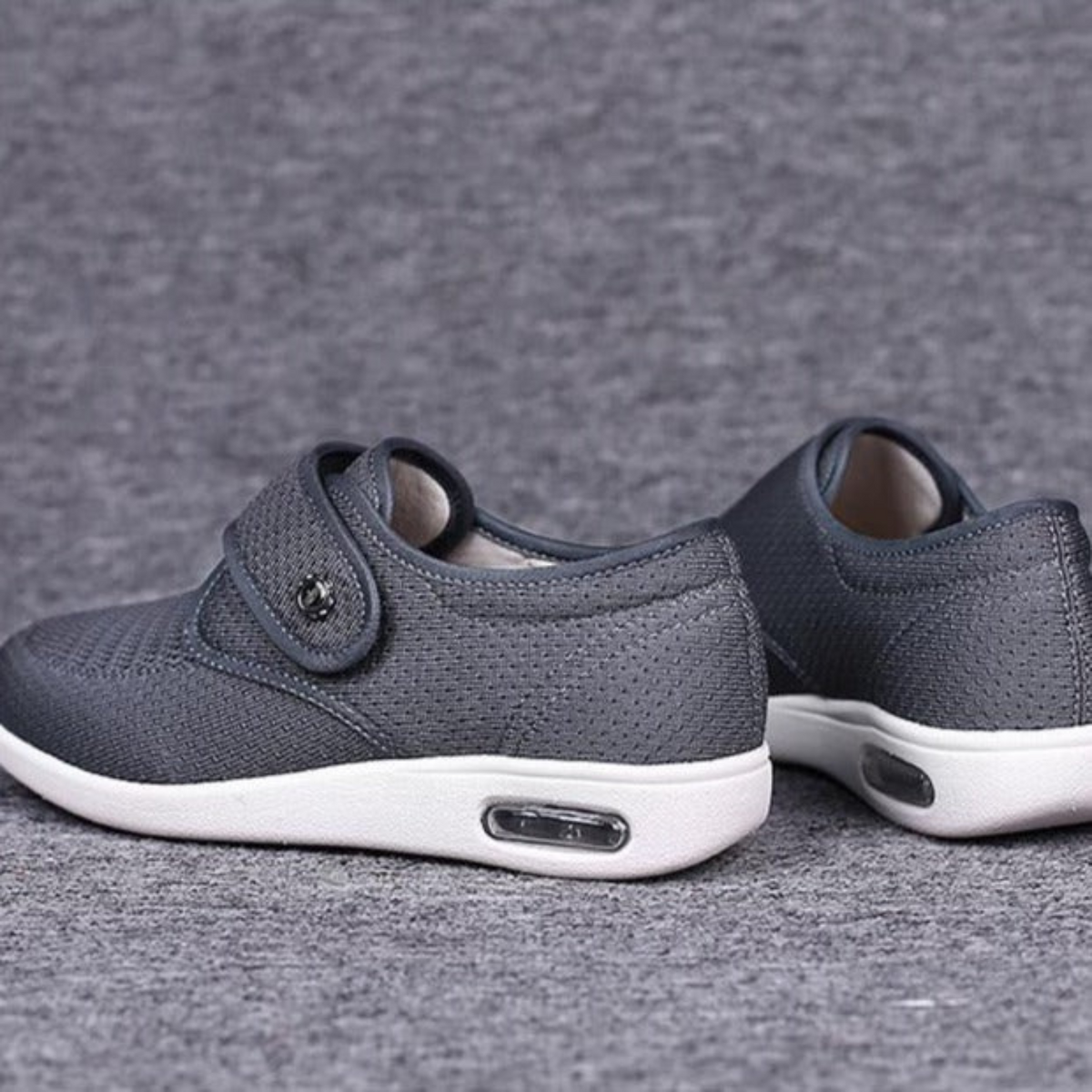 Damskie buty na rzepy - Szeroki krój i komfortowy materiał - J&B - 2