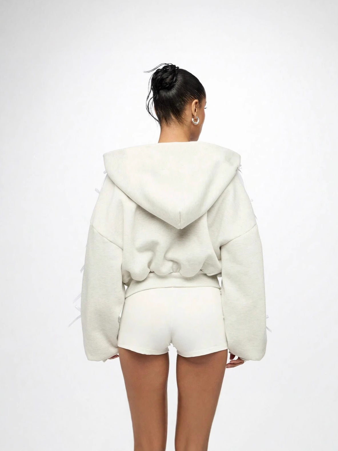 Hoodie damski z kapturem i ozdobnymi sznurkami | N&W - 5