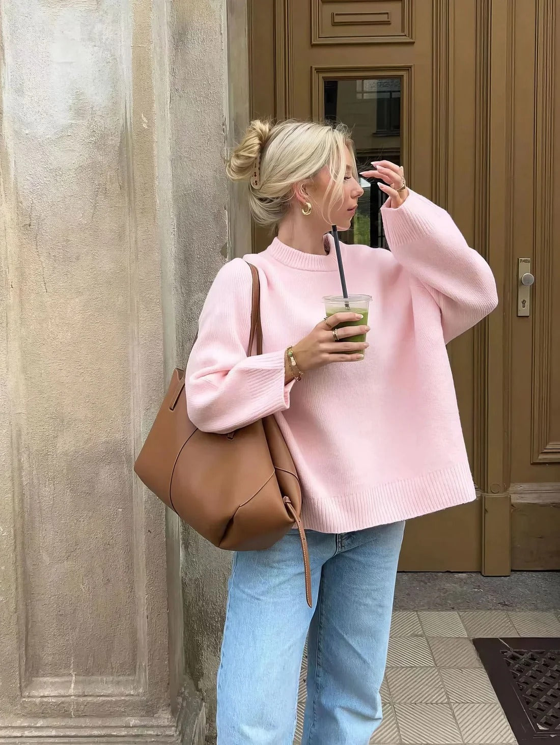 Pullover damski o oversize'owym kroju z długimi rękawami | N&W - 4