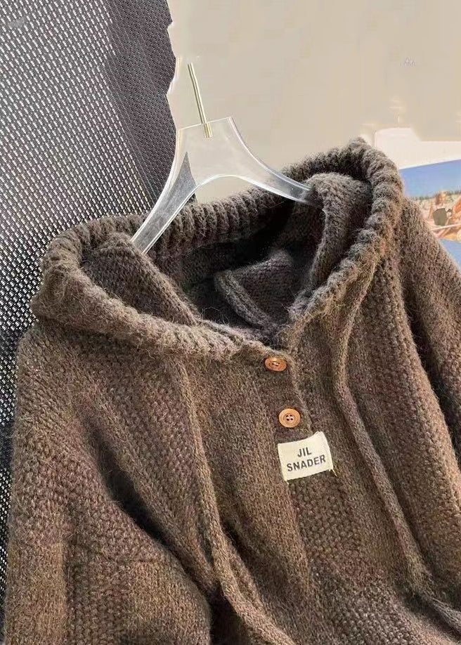 Pullover damski z kapturem i ozdobnymi guzikami | N&W - 3