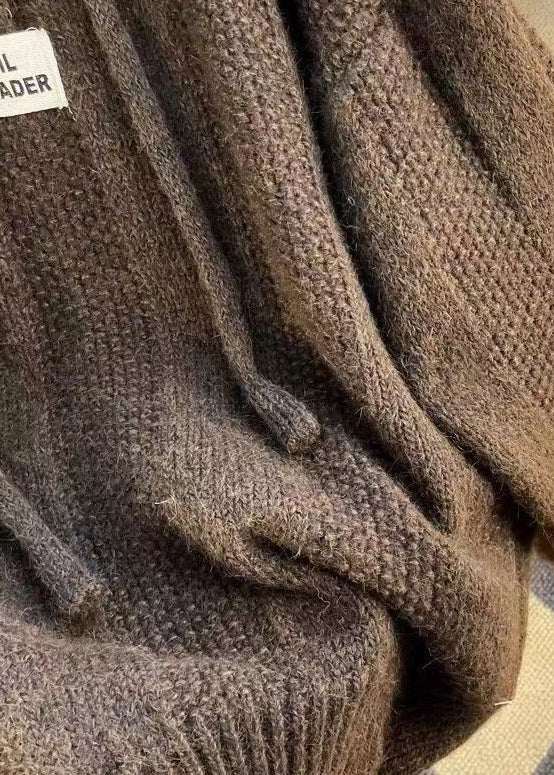Pullover damski z kapturem i ozdobnymi guzikami | N&W - 4