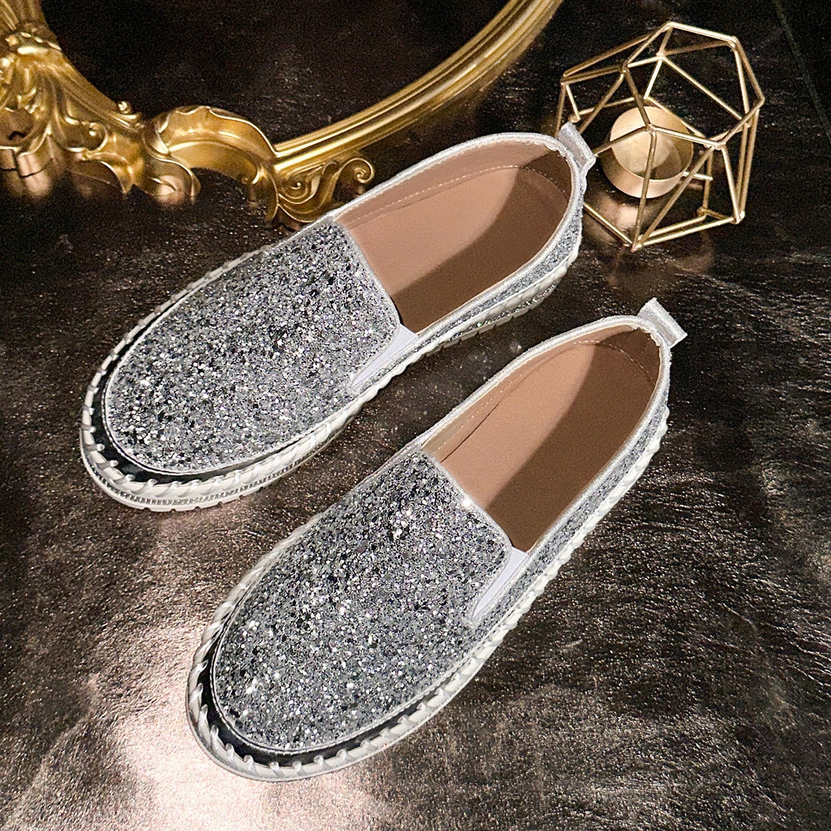 Damskie buty Slip-On z brokatowymi detalami | N&W - 13 - Nowa-aura