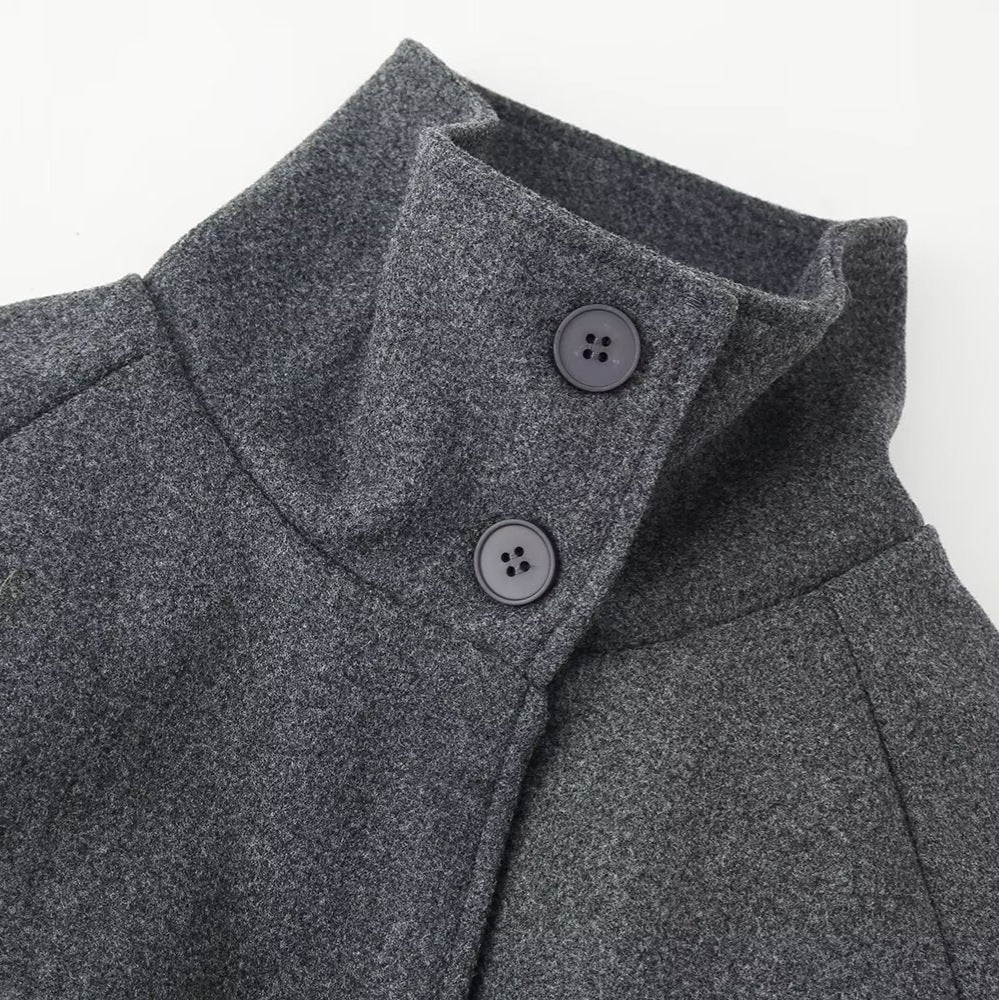 Płaszcz damski z wysokim kołnierzem i paskiem | K&M - 2 - Krawczykmoda