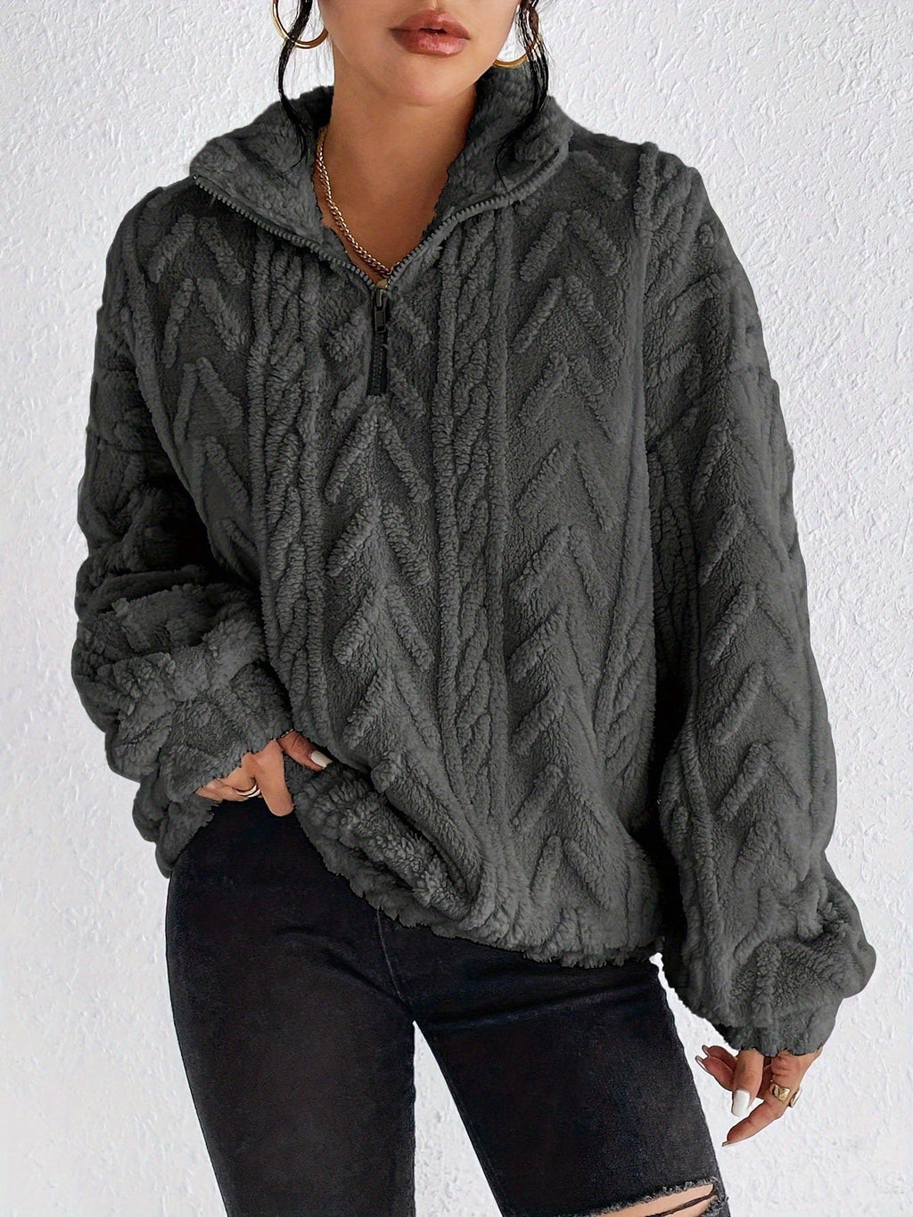 Pullover Damski z Wysokim Kołnierzem i Warkoczowym Wzorem | K&M - 10 - Krawczykmoda