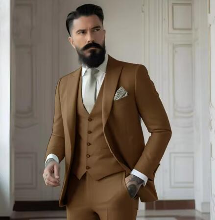 James – Elegancki Dopasowany Garnitur Męski Trzyczęściowy